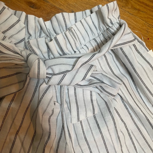 paper bag shorts *not a stain just the shadow* :) - Picture 4 of 4